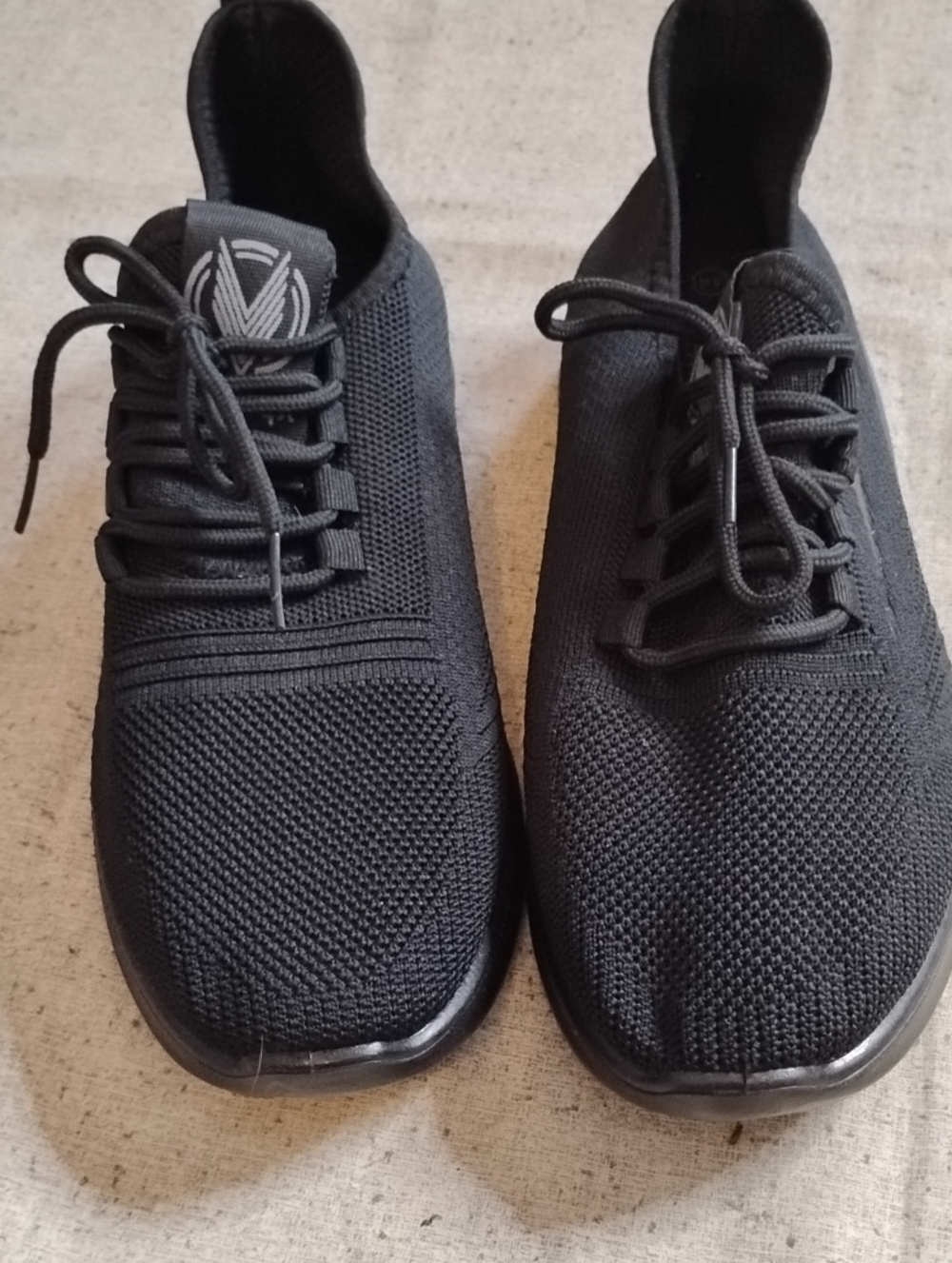 Men's Black Knit Lace-Up Athletic Shoes